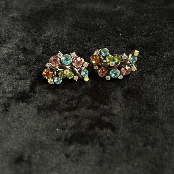 Vtg Rhinestone Clip On Earrings Aurora Borealis paisley shaped - Picture 8 of 10